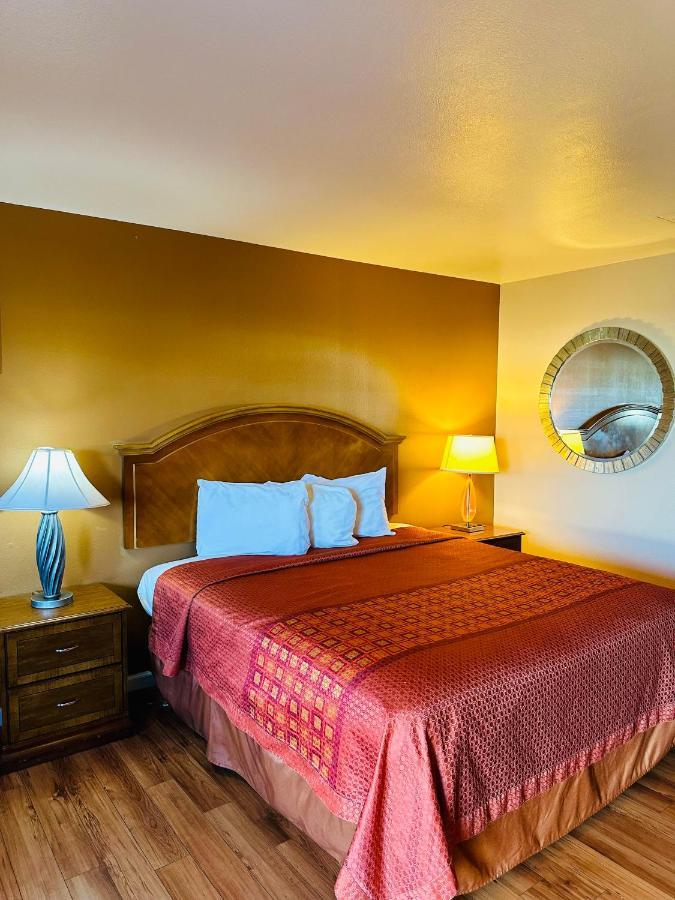 Franciscan Inn Motel Vista Bagian luar foto