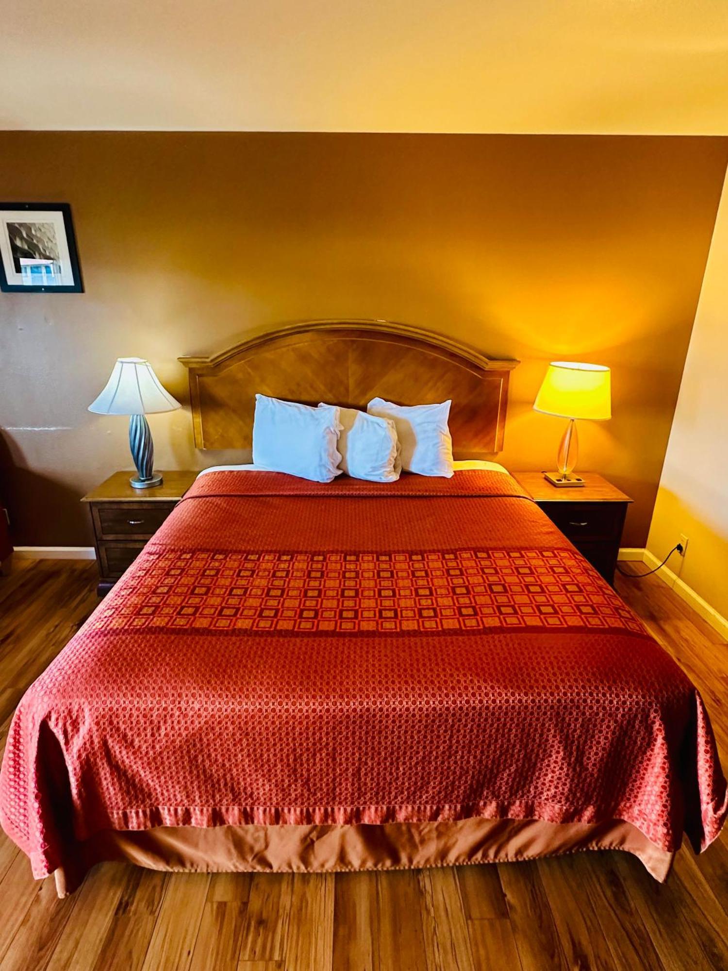 Franciscan Inn Motel Vista Bagian luar foto