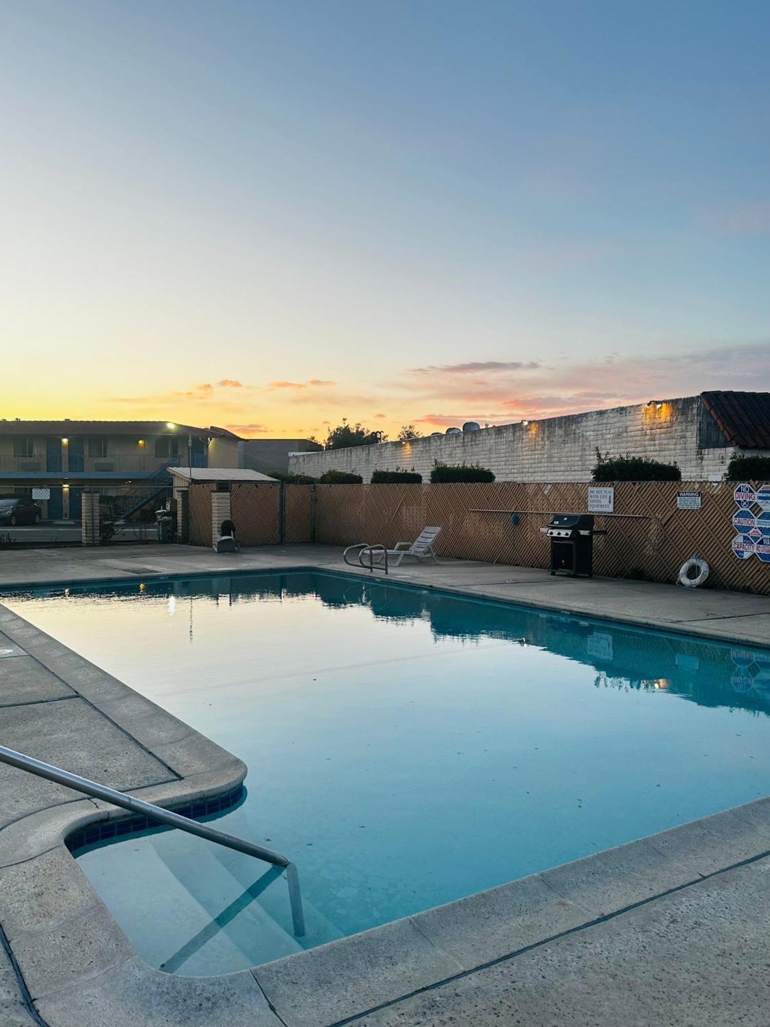 Franciscan Inn Motel Vista Bagian luar foto